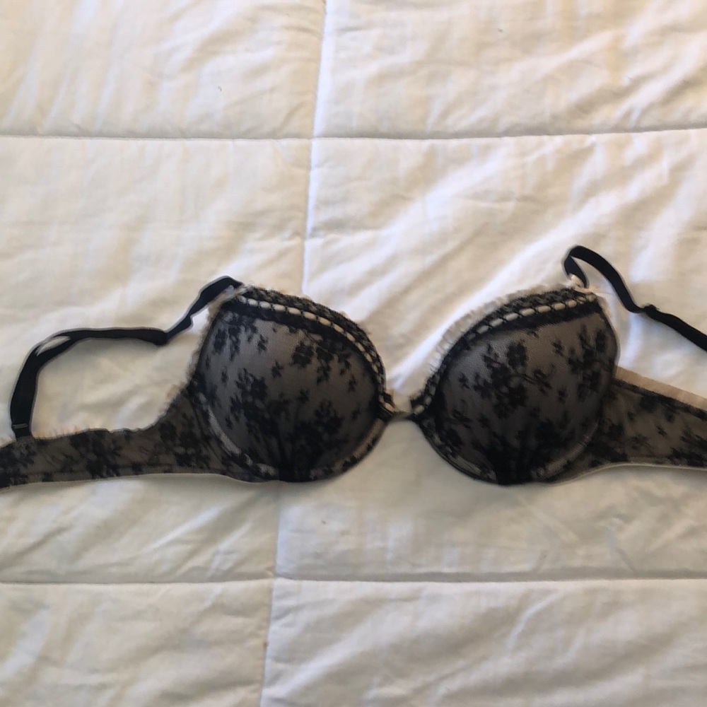 💕2 for15💕Victoria’s Secret lace bra!